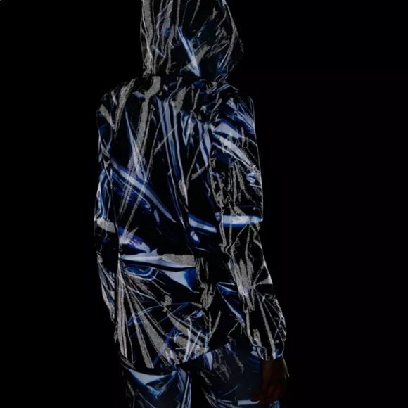 Nike SHIELD Running Jacket Ghost Flash - Picture 6 of 6